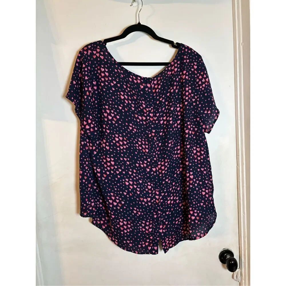 Torrid size 2XL top - navy blue with pink hearts